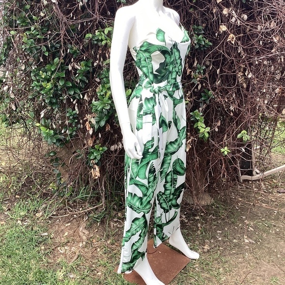 NWOT Boutique Wear Cropped Leaf Print Jumpsuit - Picture 3 of 8